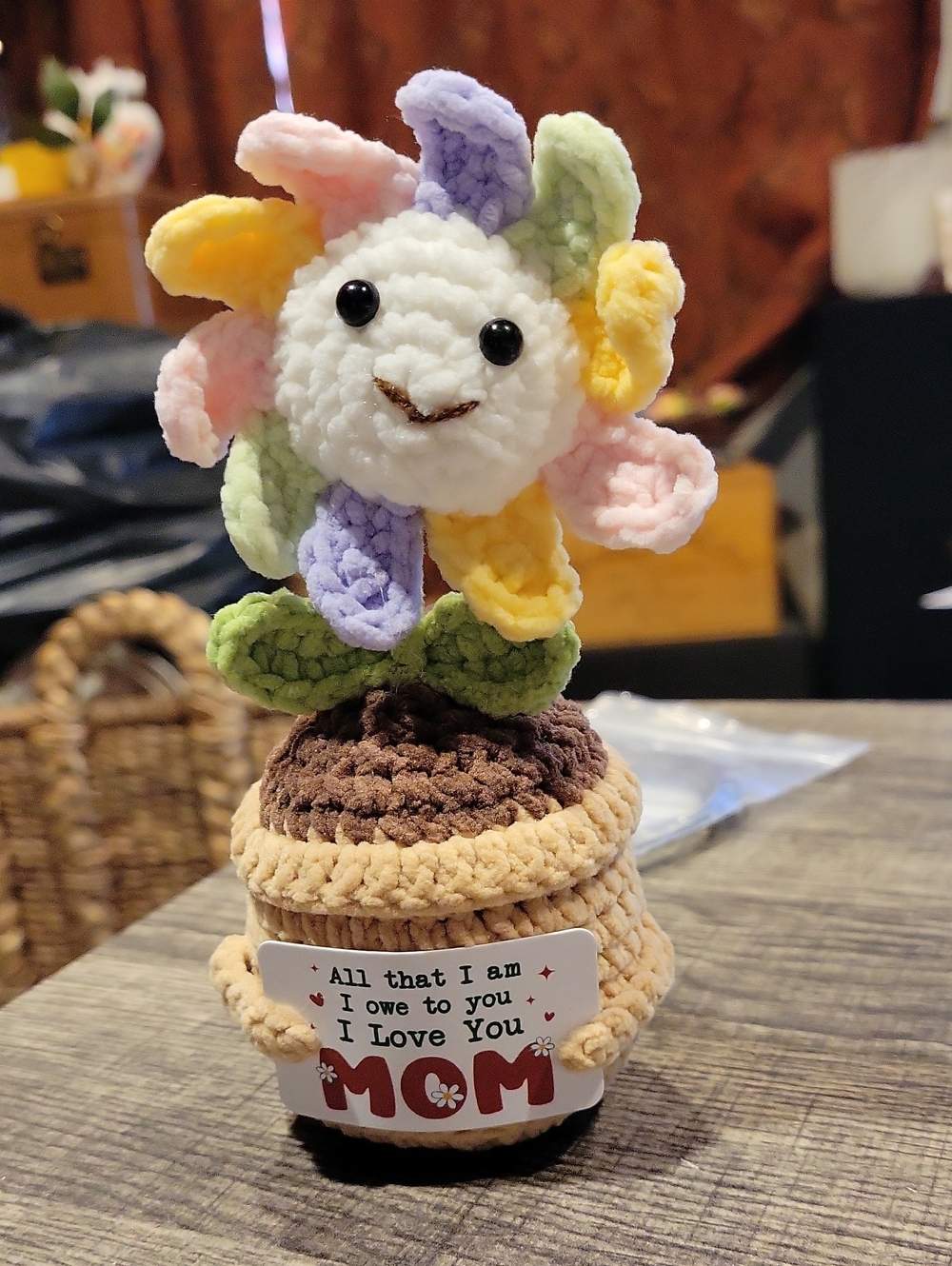 "Mom" Gift/ NWT,Hand Crochet Flower W/ Sign..